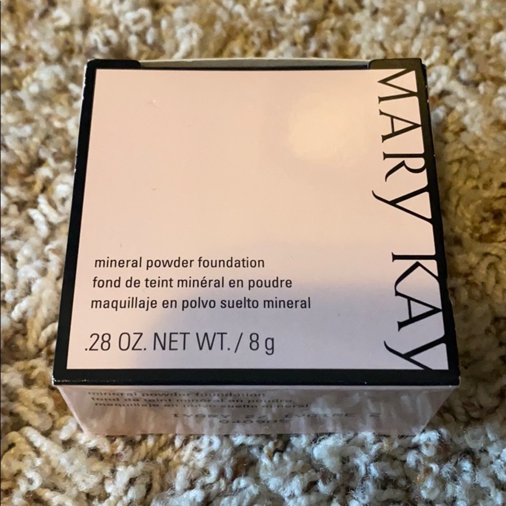 *NIB* Mary Kay Mineral Powder Foundation, IVORY 2